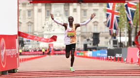 Eliud Kipchoge通过赢得伦敦马拉松第四次赢得历史