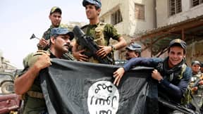 伊拉克军队庆祝击败摩苏尔的伊斯兰国
