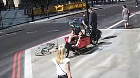 警察追捕在路怒袭击中撞向行人的自行车手