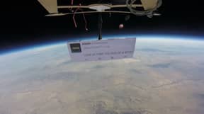 独立航天局举行反特朗普抗议活动90,000英尺