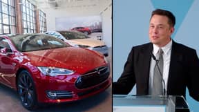 Elon Musk正在向火星爆炸爆炸David Bowie's Space ordity'送一个红色的Tesla汽车