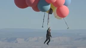 David Blaine完成了使用氦气龙24,000英尺的提升特技飞行
