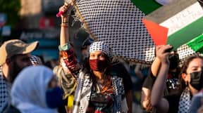 以色列抨击贝拉·哈迪德和其他名人参加亲巴勒斯坦集会