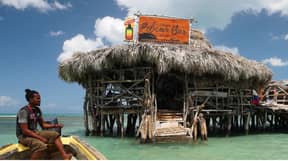 牙买加水上酒吧招聘一名调酒师
