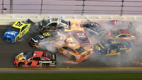 在NASCAR Daytona 500期间发生了21辆车崩溃，这是令人难以置信的