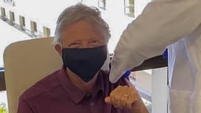 比尔·盖茨表示接种Covid-19疫苗后仍将佩戴口罩