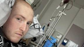 在被诊断患有白血病之前，22岁的“错误地告诉他患有扁桃体炎”