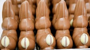 超级市场的​​出售复活节巧克力的价格低至25p