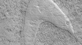 美国宇航局共享火星沙丘照片，看起来像星际迷航符号