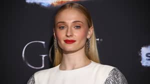 权力的游戏迷认为索菲·特纳（Sophie Turner）丢下了巨大的破坏者