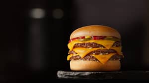 麦当劳推出三层芝士汉堡，售价2.39英镑