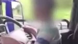 因在Snapchat上拍摄男孩在高速公路上驾驶卡车的视频而被捕的男子