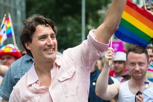 贾斯汀·特鲁多（Justin Trudeau）成为加拿大首位在同性恋骄傲的加拿大总理