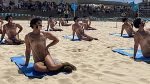 在Borat 2 Stunt的“Maskinis”坠机邦迪海滩的四十名男子