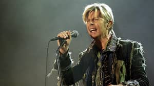 大卫·鲍伊（David Bowie）给人们充满信心，成为他们想成为的人