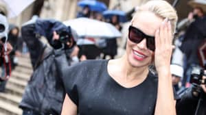 老学校图片看到Pamela Anderson Storm Off Celebrity Juice Set
