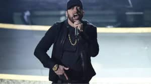 Eminem削弱了拒绝在新RAP戴上面具的人