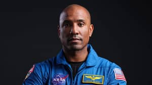 美国宇航局的维克多·格洛弗成为第一位将国际空间站称为家园的黑人宇航员