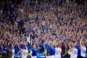 这就是冰岛球迷在喊口号时保持准时的方式
