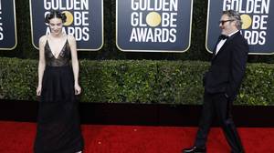 Joker Star Joaquin Phoenix没有带着FiancéeRooneyMara走红地毯，所以他可以欣赏她