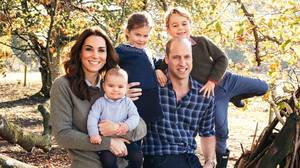 路易斯王子偷了皇家圣诞贺卡的家庭照片中的节目
