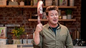 杰米·奥利弗(Jamie Oliver)在他位于伦敦北部的豪宅里抓住了一个所谓的窃贼