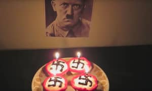 女孩为YouTube开启了YouTube唱歌给希特勒生日快乐