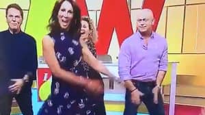 罗斯·坎普在电视直播中尝试“牙线舞”简直不可思议