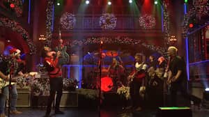 Foo Fighters'SNL'表演将成为您的新圣诞节国歌