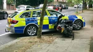 大都会警察发布的视频，其中警察将拖把的小偷从自行车上撞倒