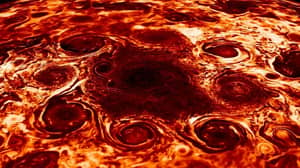 NASA分享了木星表面的令人难以置信的照片，看起来像“意大利辣香肠披萨”