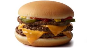 麦当劳下周将推出三层芝士汉堡