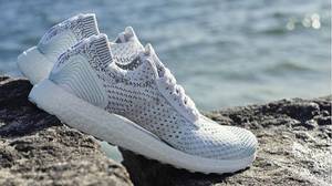 阿迪达斯正在生产1100万鞋，由再生海洋塑料制成