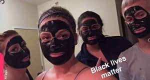 大学生使用面具嘲笑黑人生活问题运动