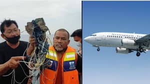 印度尼西亚渔夫为飞机“落下的闪电和爆炸”提供了令人痛苦的叙述