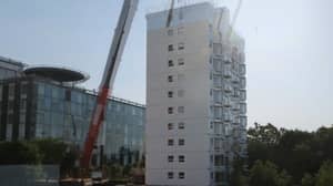 中国的建筑工人在不到29小时的时间内建造10层公寓