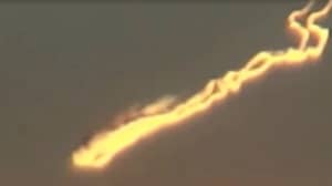不明飞行物猎人声称拍摄到一个物体在天空中形成一个火球