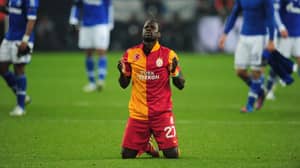 Galatasaray'提供前玩家Emmanuel Eboue一份工作'