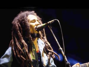 Bob Marley Sing-A-Long帮助照亮早上火车通勤
