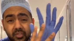 NHS医生使用Tiktok来展示细菌在超市穿着手套时如何传播
