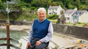 男人说他是风景如画的威尔士村的唯一“当地人”