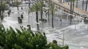 据报道，旅游者在马略卡岛和梅诺卡袭击的“迷你海啸”中被杀