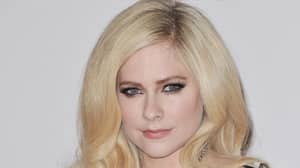 据报道，艾维利·拉维尼（Avril Lavigne）约会亿万富翁继承人菲利普·萨罗菲（Phillip Sarofim）