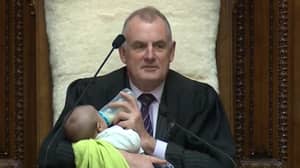 在新西兰议会辩论中，议长喂议员的婴儿