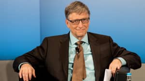 比尔·盖茨（Bill Gates）摆脱了他的窗户手机，转而使用Android