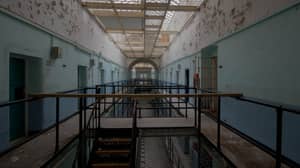 摄影师捕捉了“英国最闹鬼的”监狱的寒意