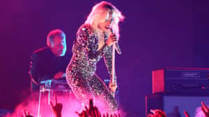 Lady Gaga在Grammys 2019上表演浅摇滚版本