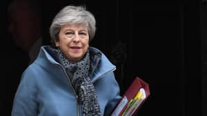 特蕾莎·梅（Theresa May）宣布，一旦达成英国脱欧交易，她将辞去总理