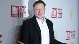 埃隆·马斯克（Elon Musk）巨魔杰夫·贝佐斯（Jeff Bezos）在亚马逊购买自动驾驶汽车公司之后