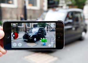 创业出租车小伙提供“Pokémon Go”出租车之旅